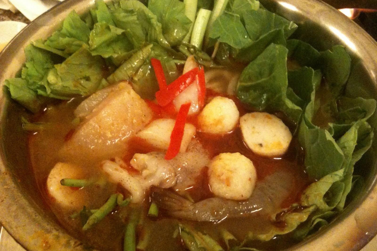 vietnamese-artichoke-and-pork-knuckle-soup-canh-atiso-ham-gio-heo-recipe