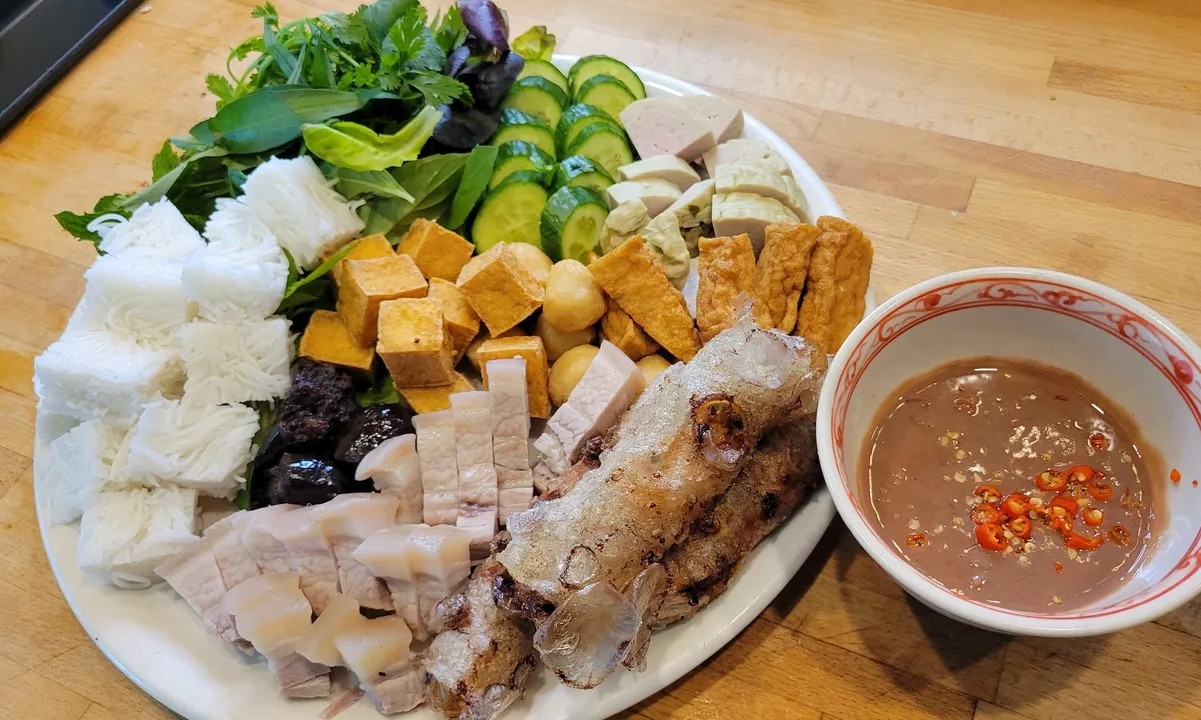 vietnamese-boiled-pork-with-fermented-shrimp-paste-thit-luoc-cham-mam-tom-recipe