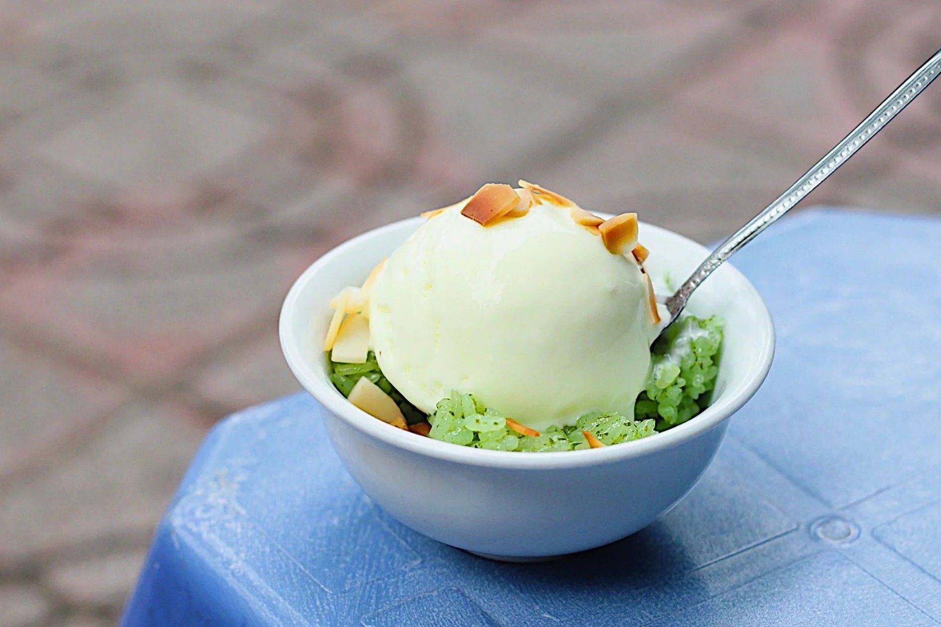 vietnamese-coconut-ice-cream-with-sticky-rice-kem-xoi-recipe