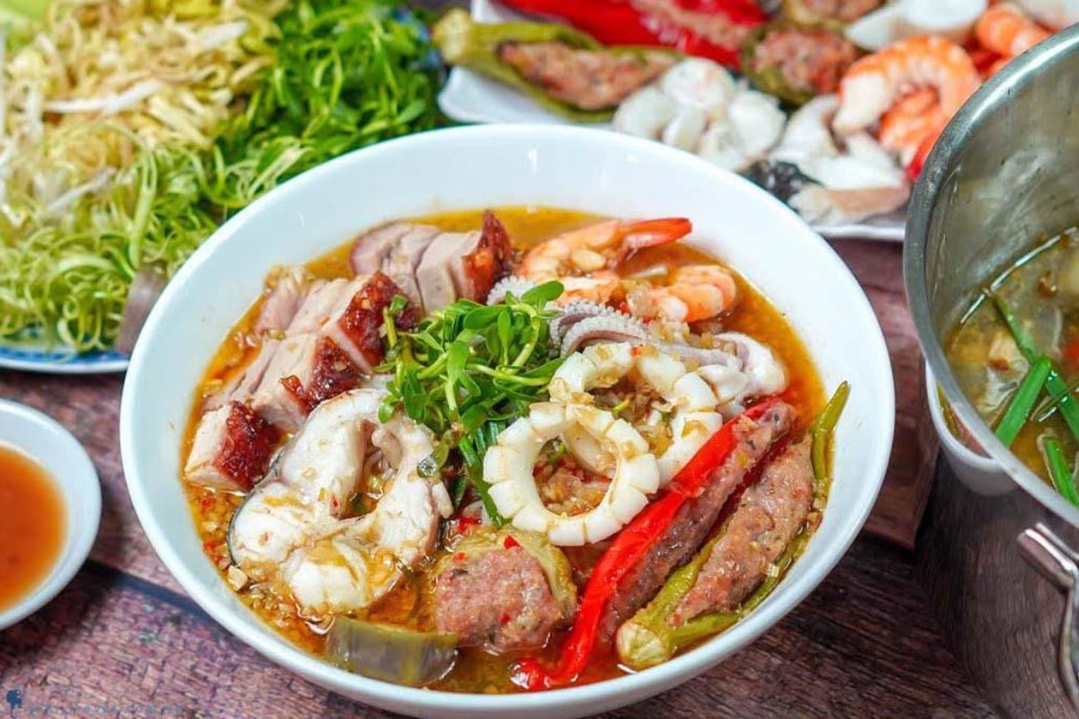 vietnamese-fermented-fish-noodle-soup-bun-mam-recipe